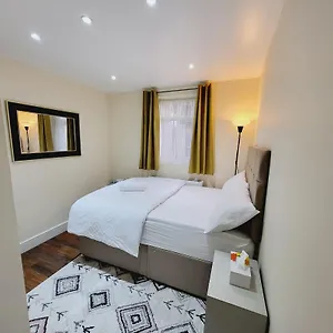 Nest & Rest En-suite , Ashford (Surrey) United Kingdom