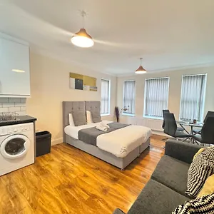 Near Heathrow! Pristine, Convenient & Only 5 Mins To The Terminals , Staines-upon-Thames United Kingdom